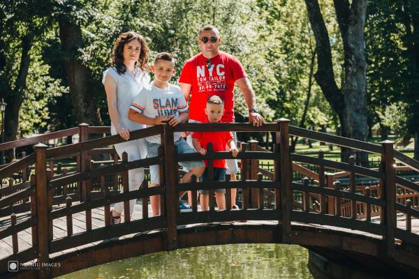 foto familie Victor Ioana Justin Patrick